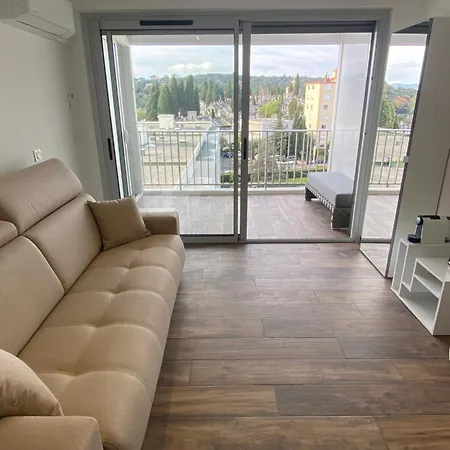 Neuf Avec Terrasse קאן